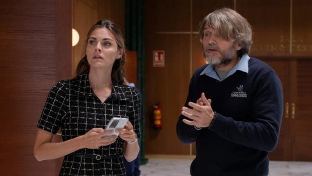 Amaia Salamanca y Salva Reina en una imagen de la tercera temporada de Muertos S.L. (Netflix).