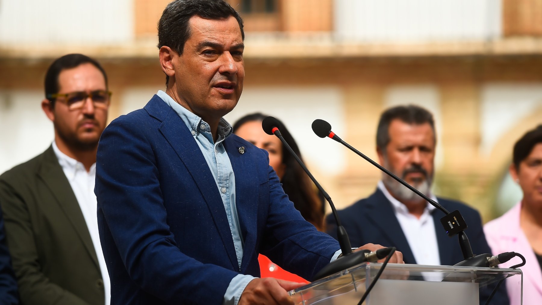 El presidente de la Junta de Andalucía, Juanma Moreno, en su visita a Archidona. (Europa Press)