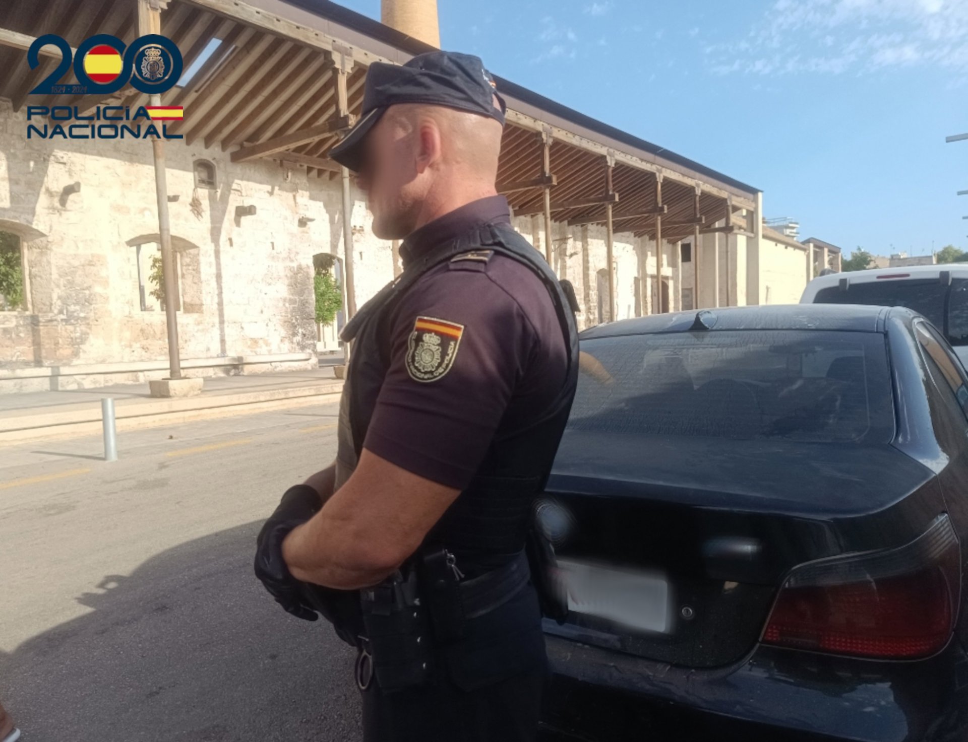 Un agente de la Policía Nacional en Palma.