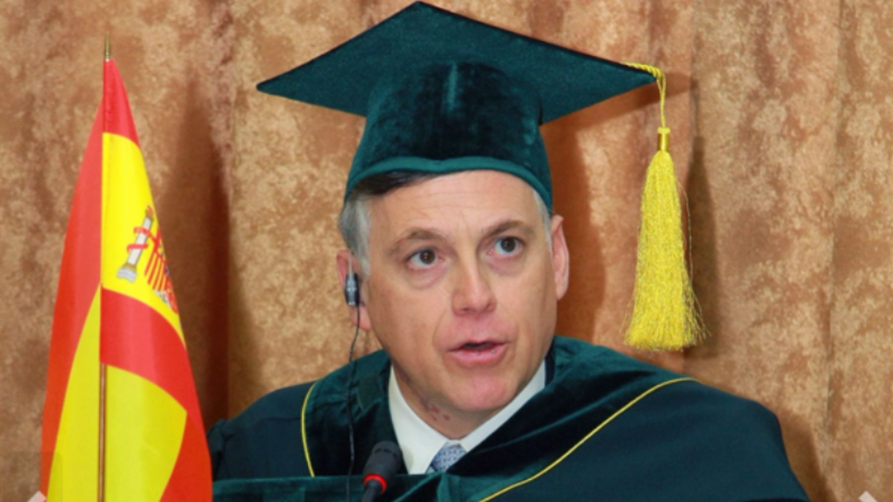 La Universidad de Lima (Perú) premia al maestro español de Milei con un doctorado honoris causa