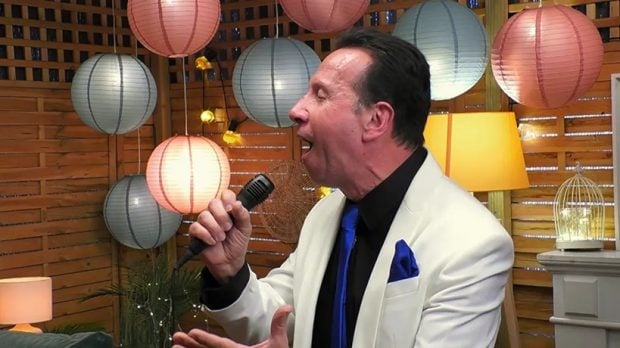 Joan en su paso por el restaurante de First Dates (Mediaset).