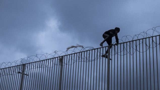 inmigrante valla