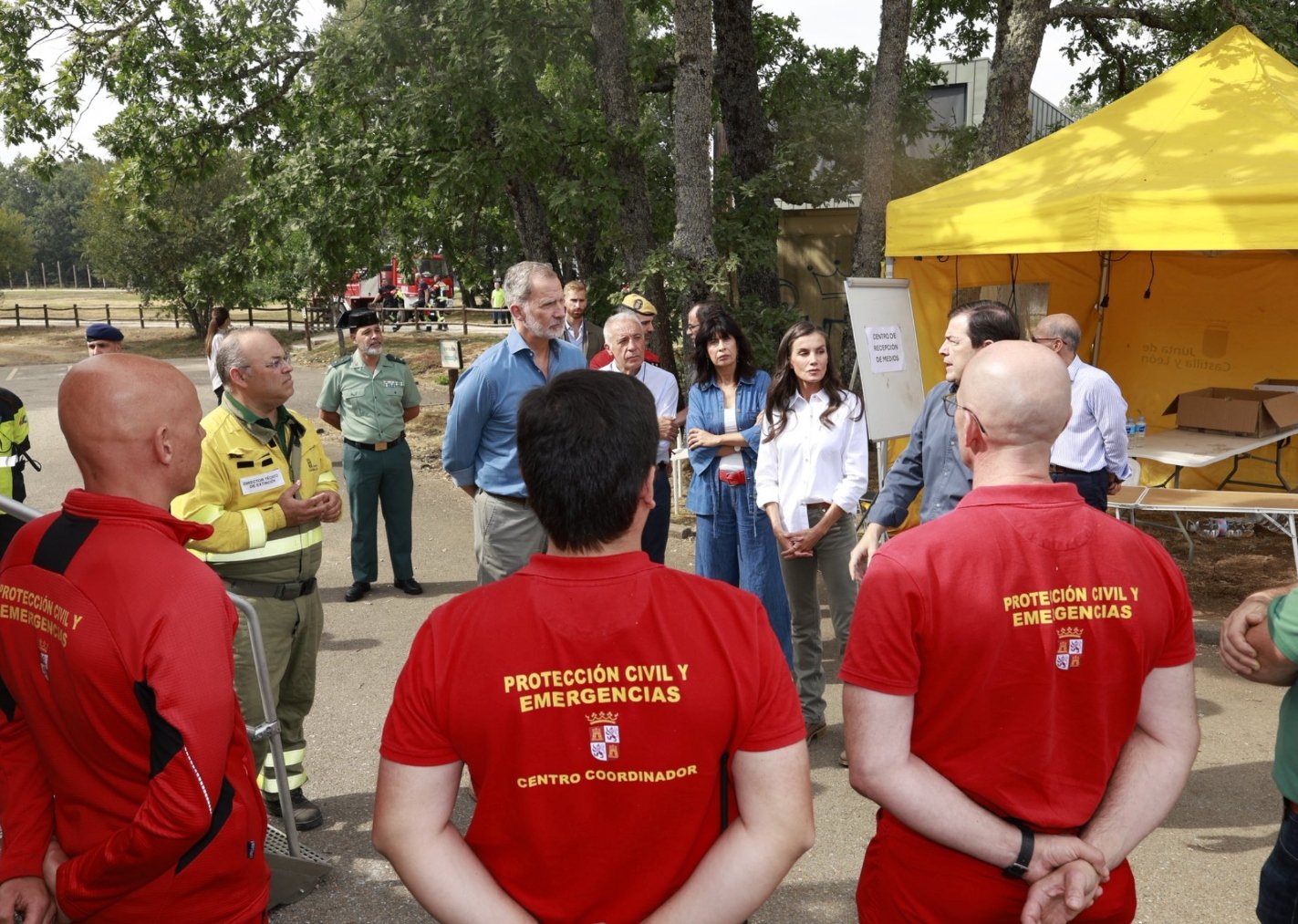 Sánchez evita acompañar a los Reyes en su visita a los incendios y delega en ¡la ministra de Igualdad!