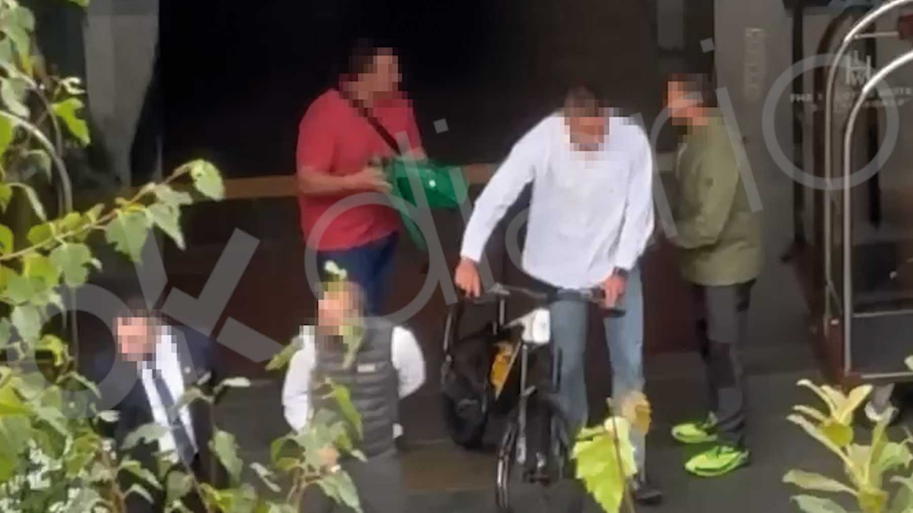 Los escoltas de Sánchez se despliegan en bicicleta para blindarle mientras hace deporte en Andorra