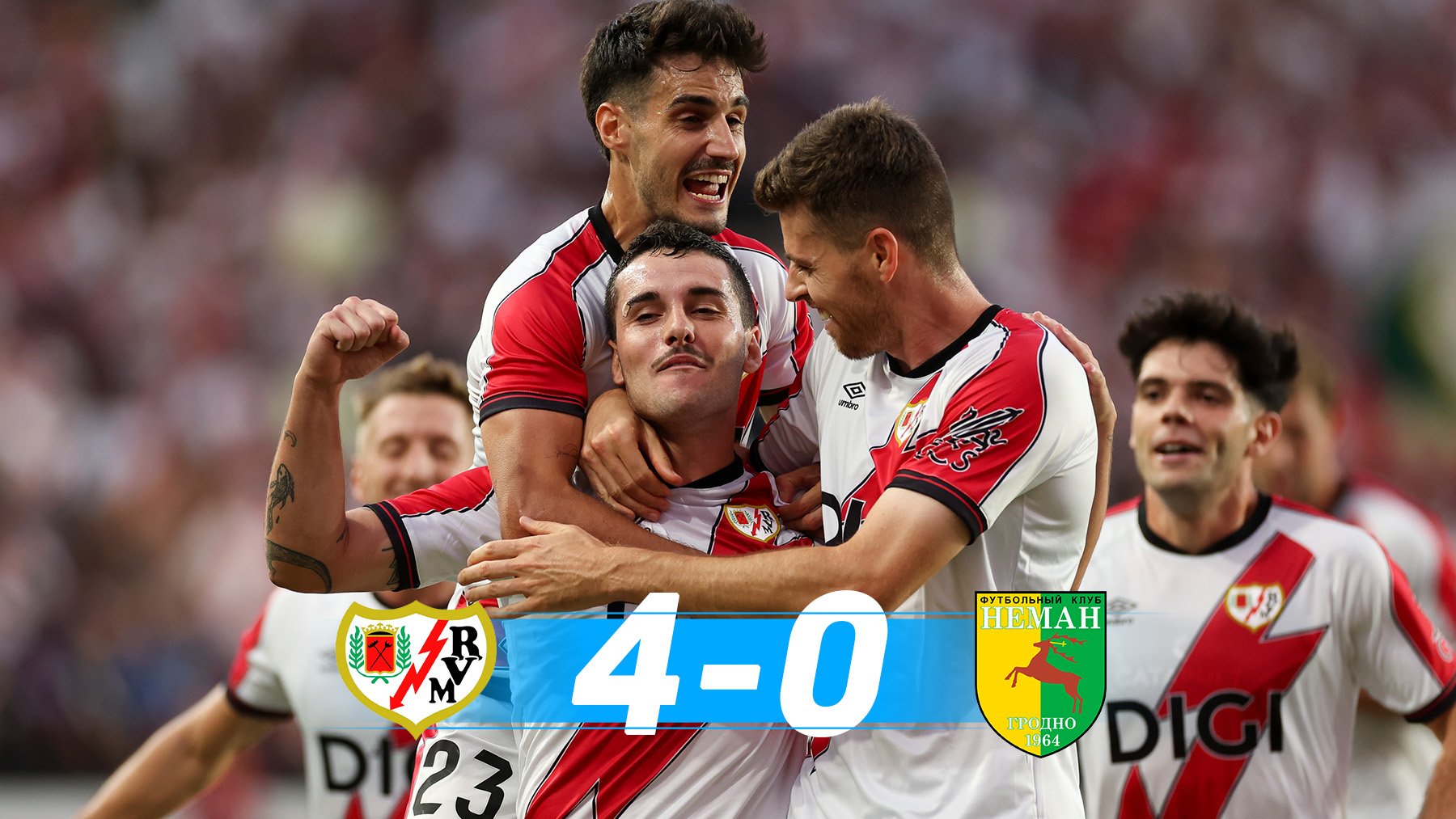 Los jugadores del Rayo celebran un gol al Neman.