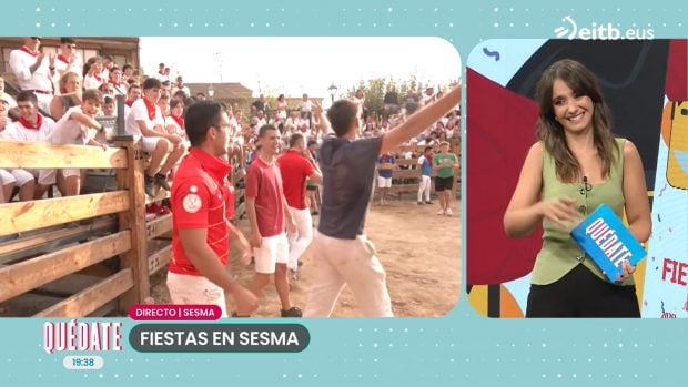 El reportero saluda al pueblo de Sesma tras su cogida. (ETB)