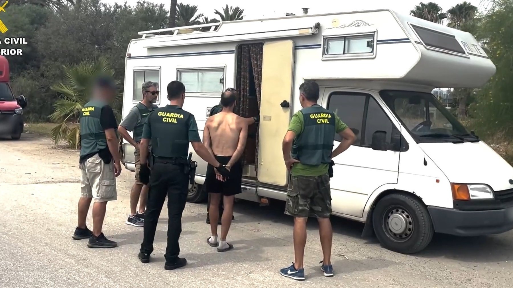 El pirómano confeso que provocó seis encendios en Málaga, detenido en su caravana. (GC)