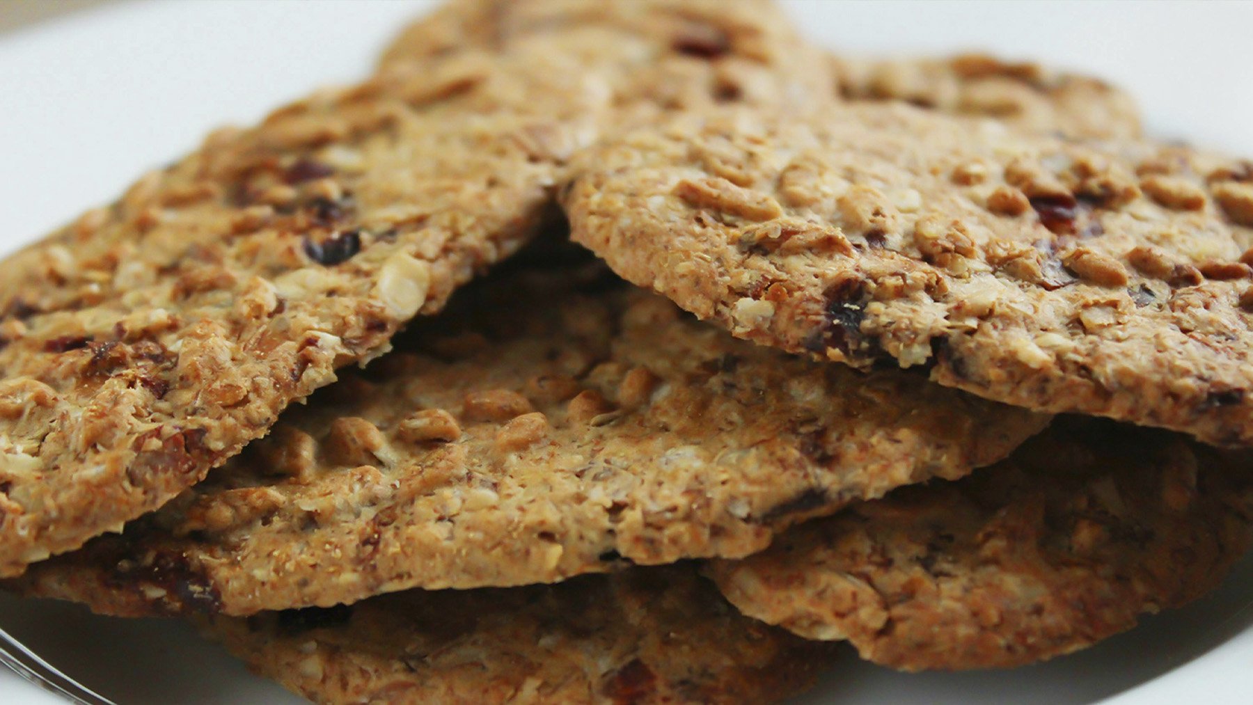 Ni aceite ni levadura: el sencillo truco para que cualquier galleta quede extra crujiente en el horno