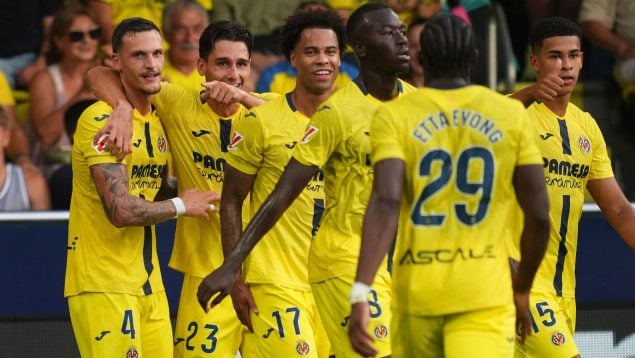 Los jugadores del Villarreal celebran un tanto en La Cerámica.