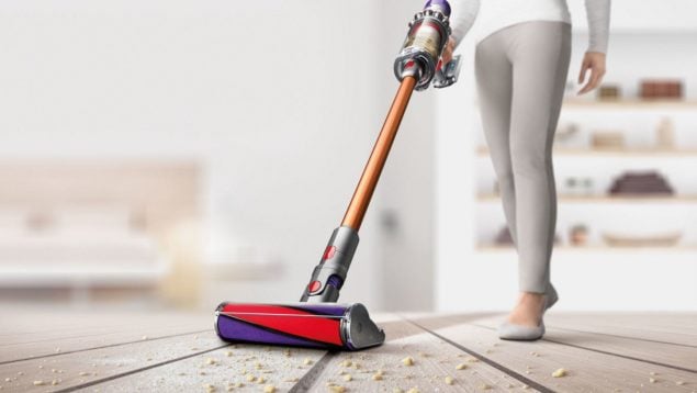 Cuesta 100 € menos, pesa como una pluma y se convierte en aspirador de mano: la Dyson Cyclone V10 enamora con este descuentazo