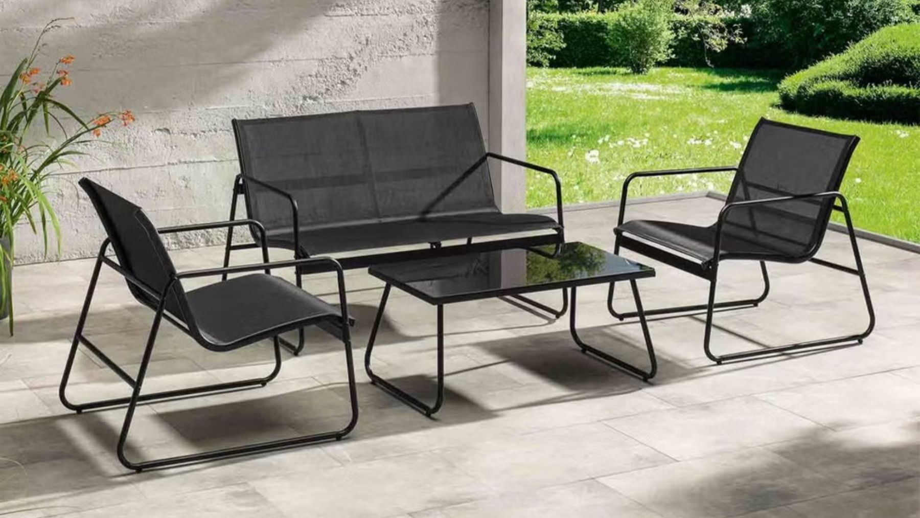 Ni Leroy Merlin ni Bauhaus: Lidl tiene la solución más barata y elegante para renovar tu terraza este verano