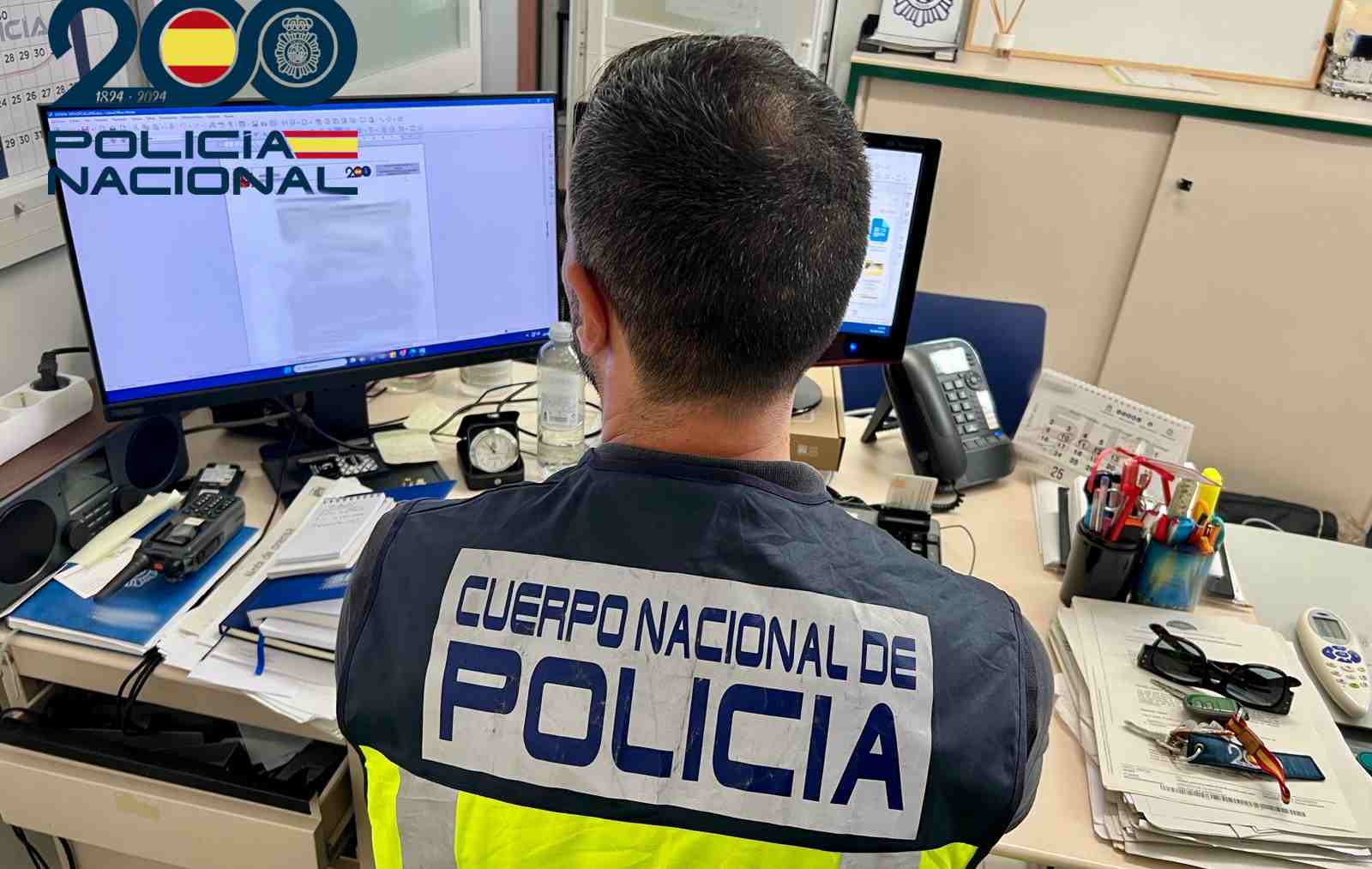 Un policía del Grupo de Delitos Tecnológicos.