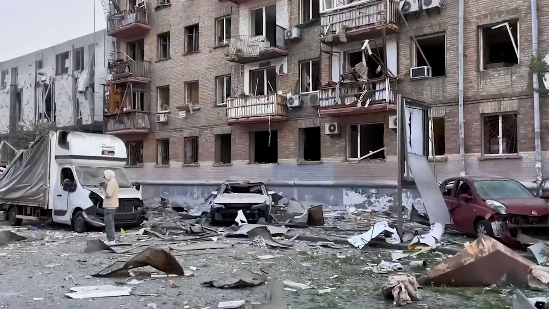Al menos ocho muertos en un nuevo ataque con drones y misiles de Rusia contra Kiev