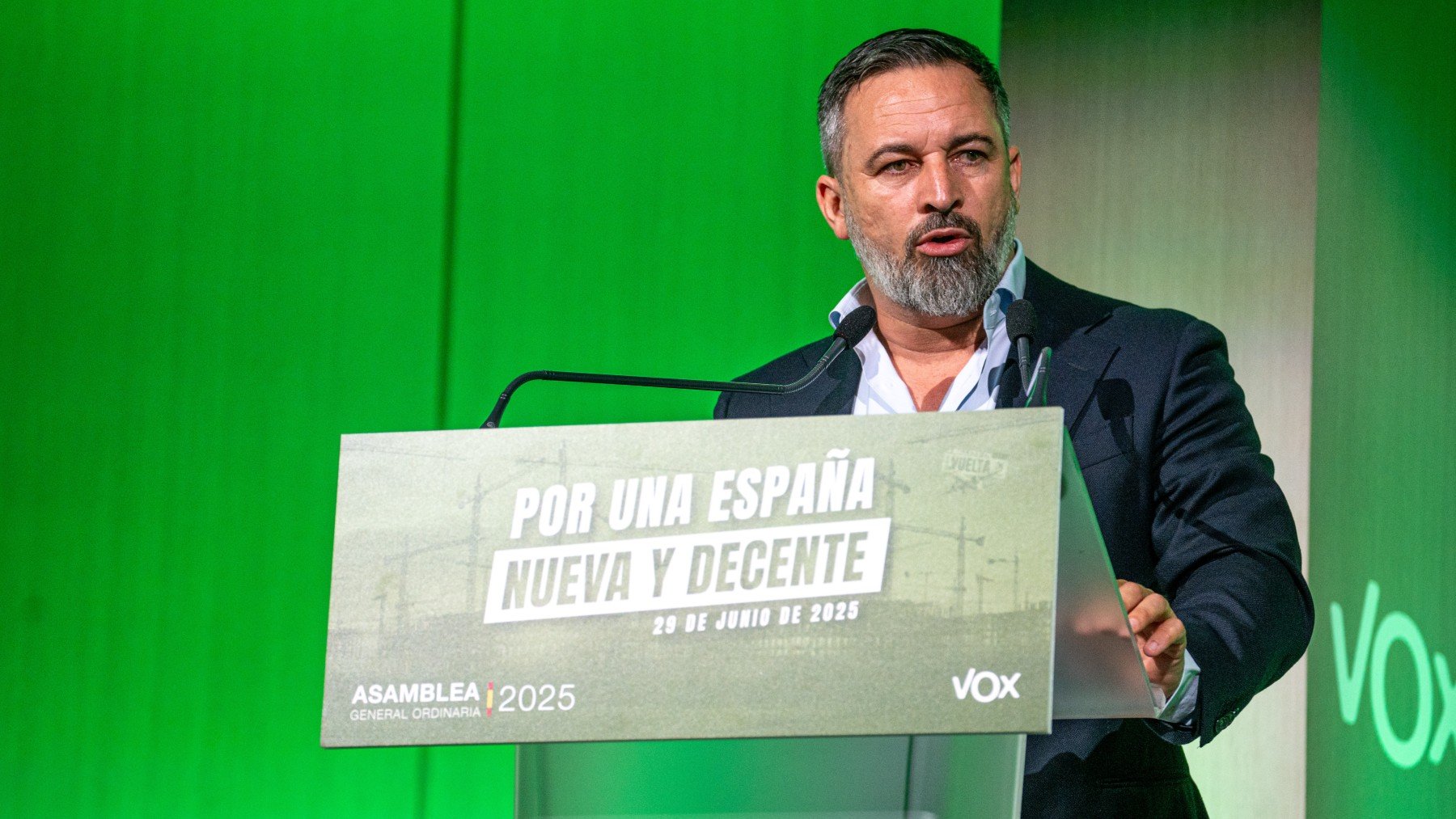 Abascal tacha de «barco de negreros» al Open Arms y propone «confiscarlo y hundirlo»