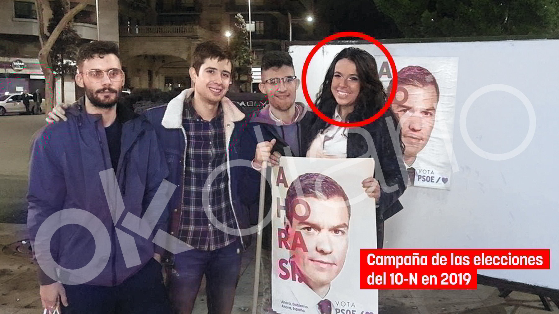 Sarah Santaolalla pegando carteles de Sánchez para las generales del 10-N de 2019.