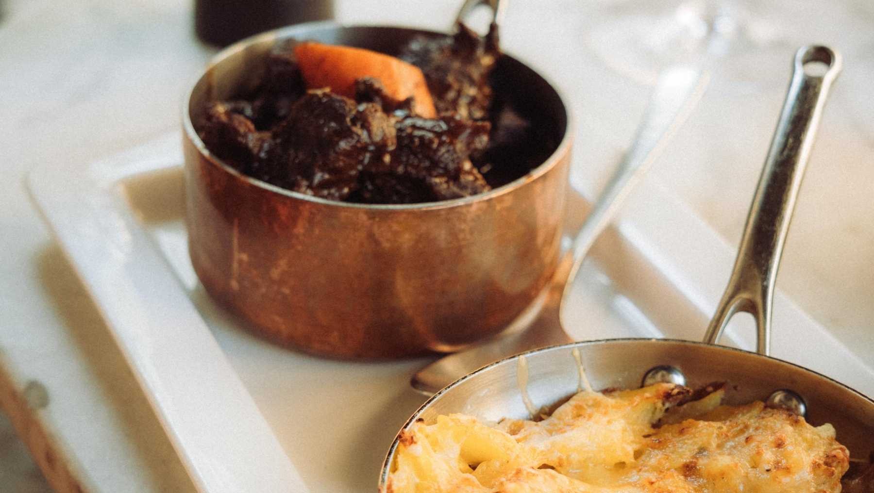 Carrilleras de cerdo receta de la abuela con vino blanco: tiernas y aromáticas