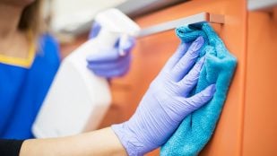 Agua oxigenada y detergente