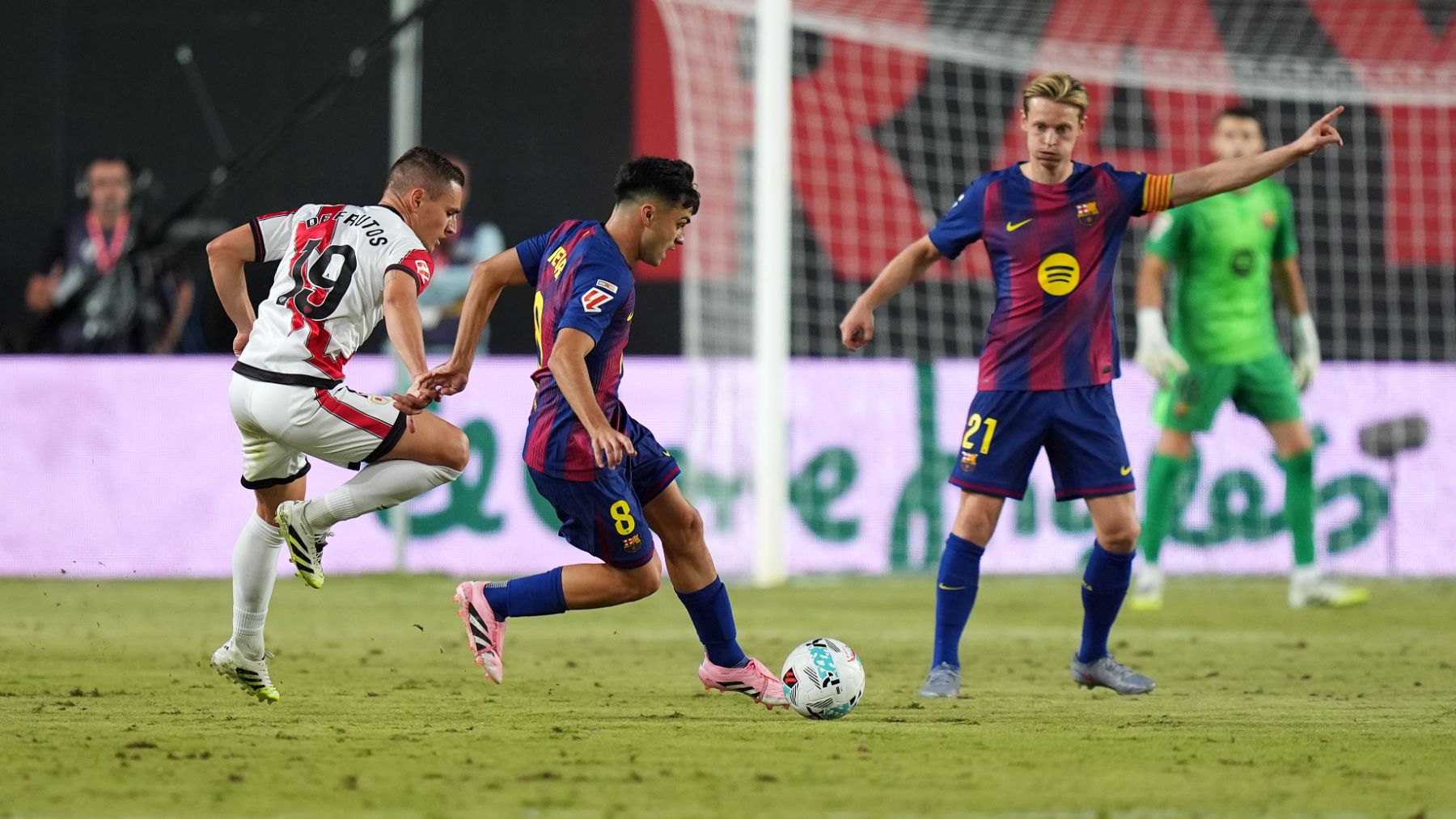 Rayo Vallecano vs FC Barcelona en directo hoy: cómo va, y dónde ver el resultado online y resumen del partido minuto a minuto en Liga en vivo gratis.