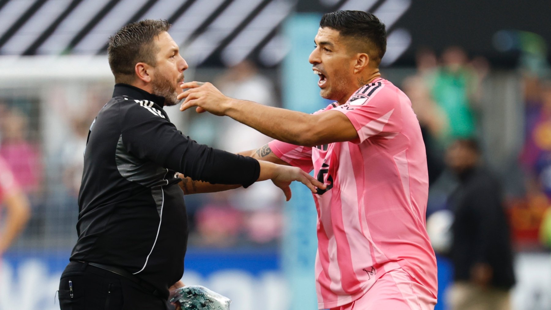 Luis Suárez, muy alterado durante la tangana final entre el Seattle Sounders y el Inter de Miami. (Getty)