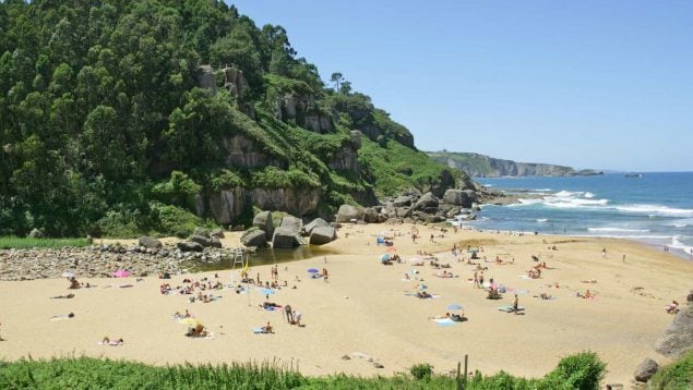 Comprar casas cerca del mar en Asturias, cómo adquirir una vivienda en la playa, comprar casa en playa de Villaviciosa, casas baratas en Arroes, vivienda barata España.
