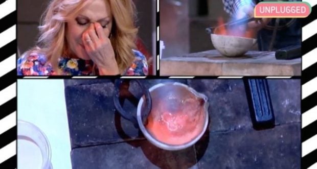 El día que Rosa Benito simuló quemar su alianza de boda en Sálvame (Mediaset).