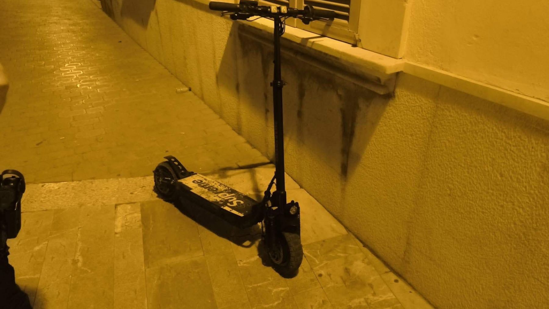 Imagen del patinete eléctrico que provocó el accidente en Aldudia