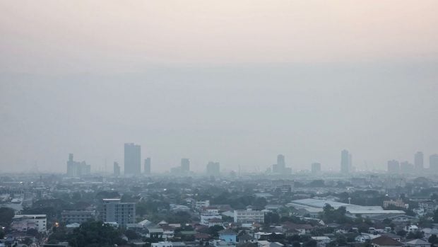 Cielos cubiertos por el humo en Bangkok, capital de Tailandia.