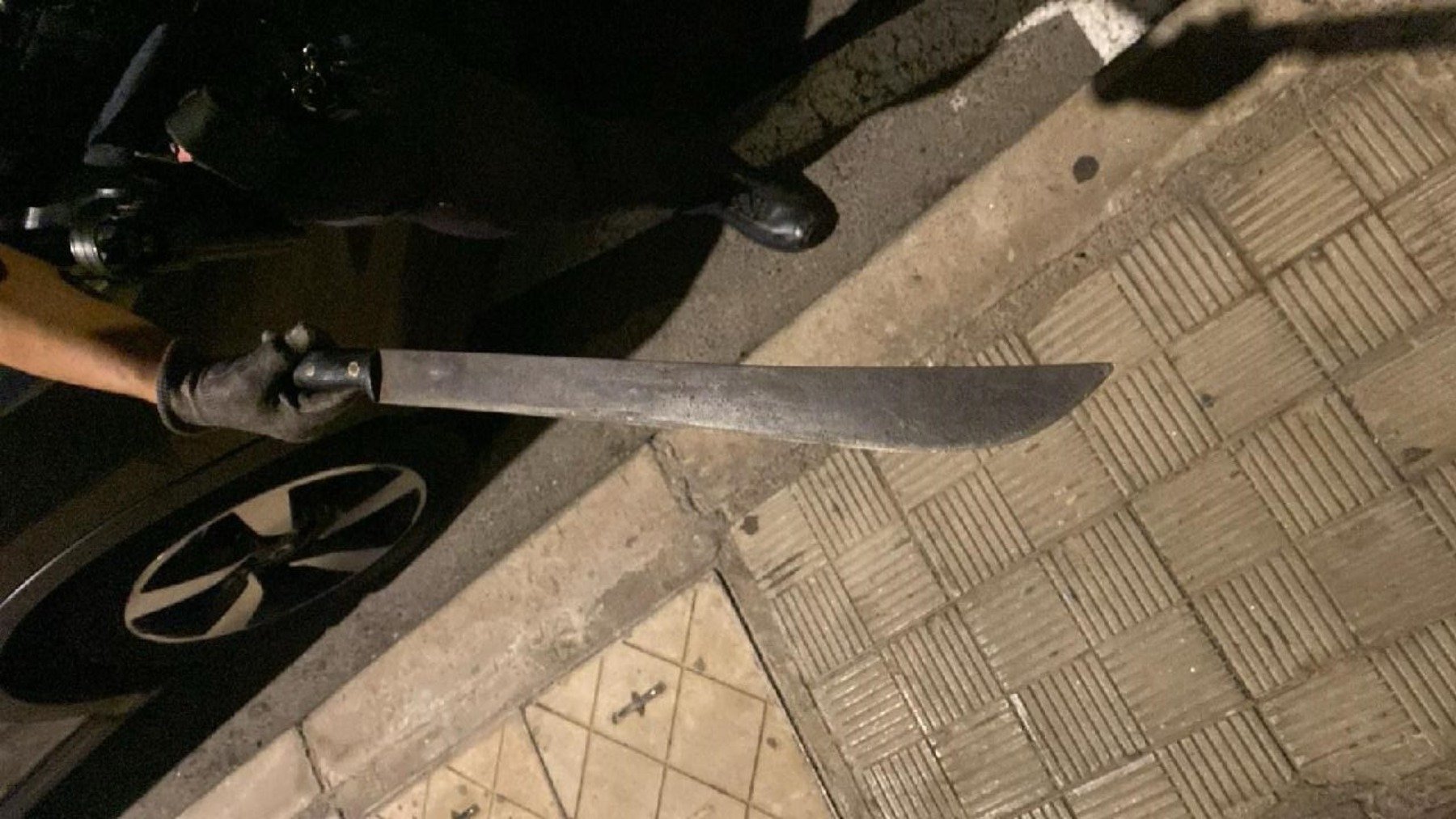 Machete usado por el agresor. (EP)