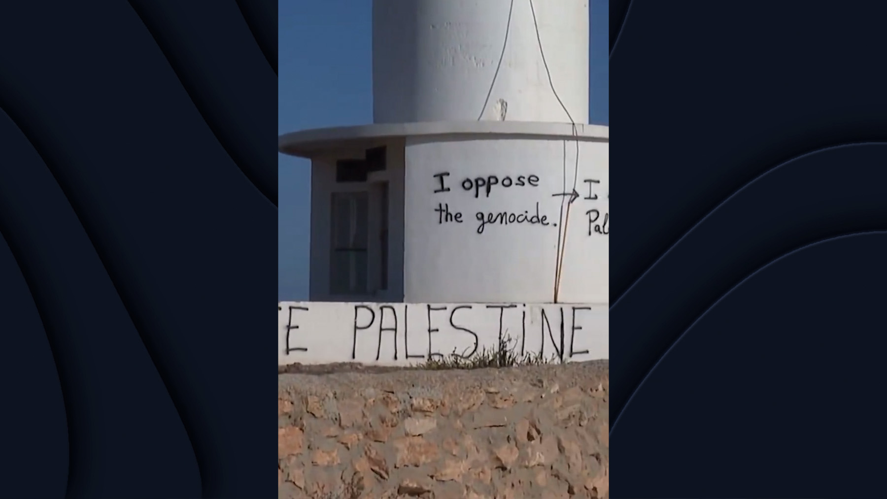Activistas propalestinos vandalizan con pintadas islamistas el faro más icónico de Formentera