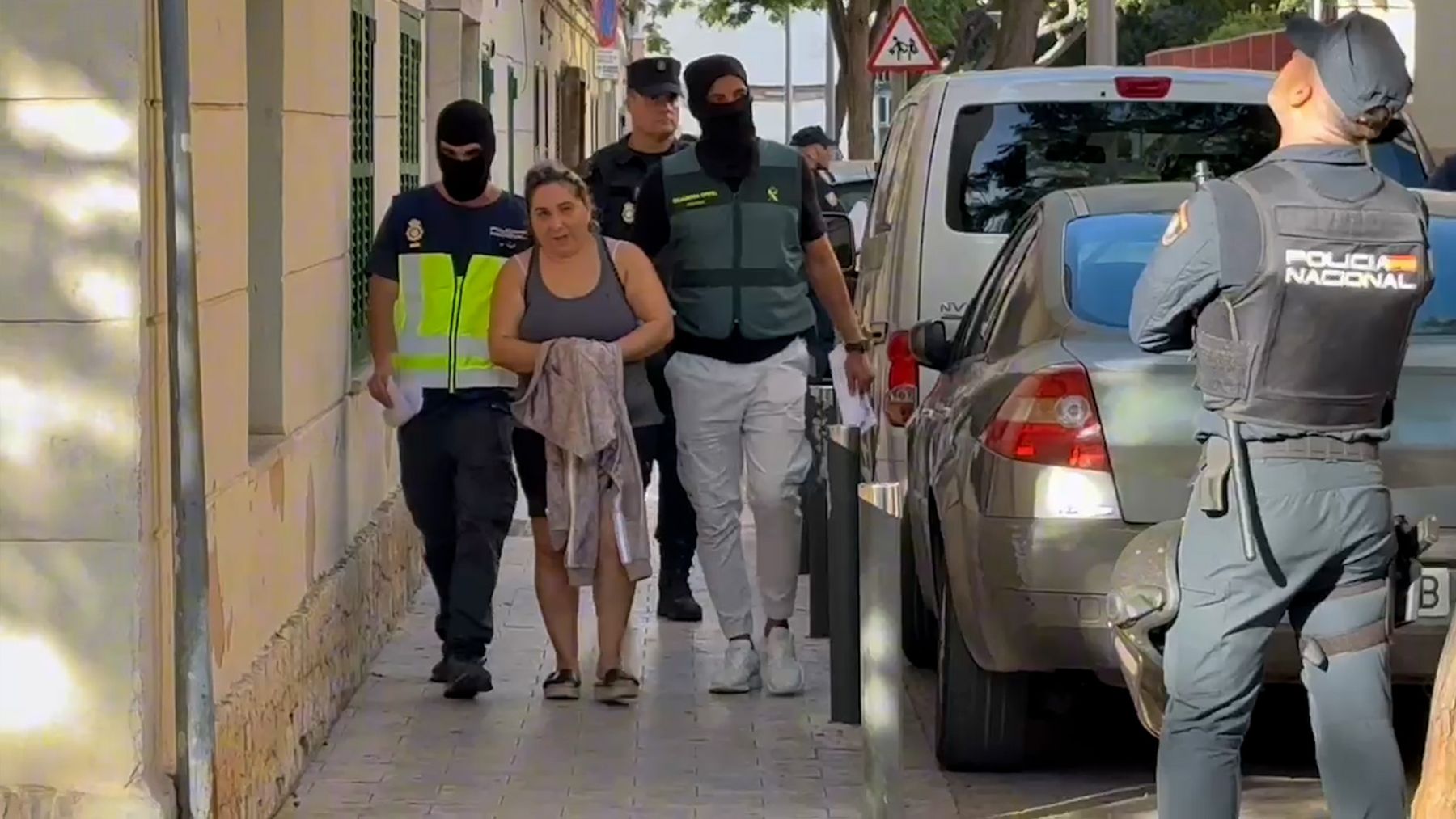 Vecinos de Virgen de Lluc vitorean y aplauden a narcos detenidos en la macrooperación policial antidroga