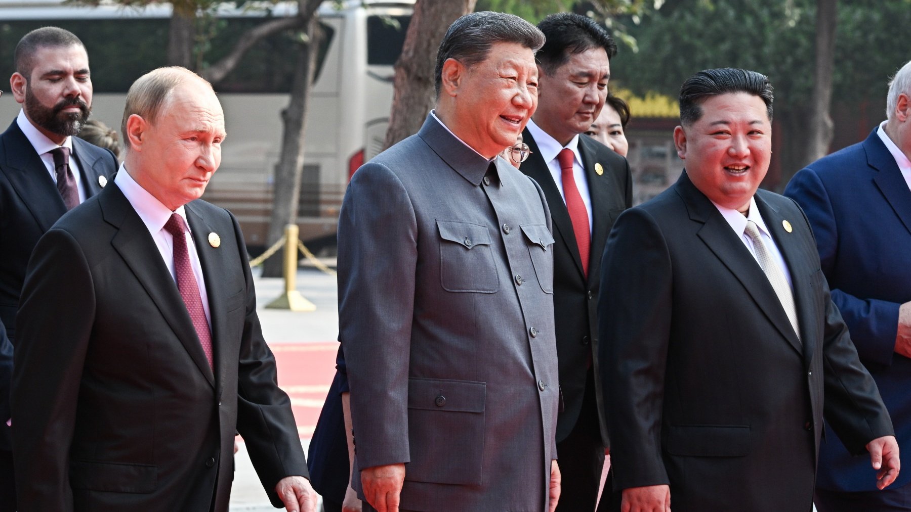 Rusia y Corea del Norte sellan una «alianza especial» en China para combatir a los «neonazis» en Ucrania