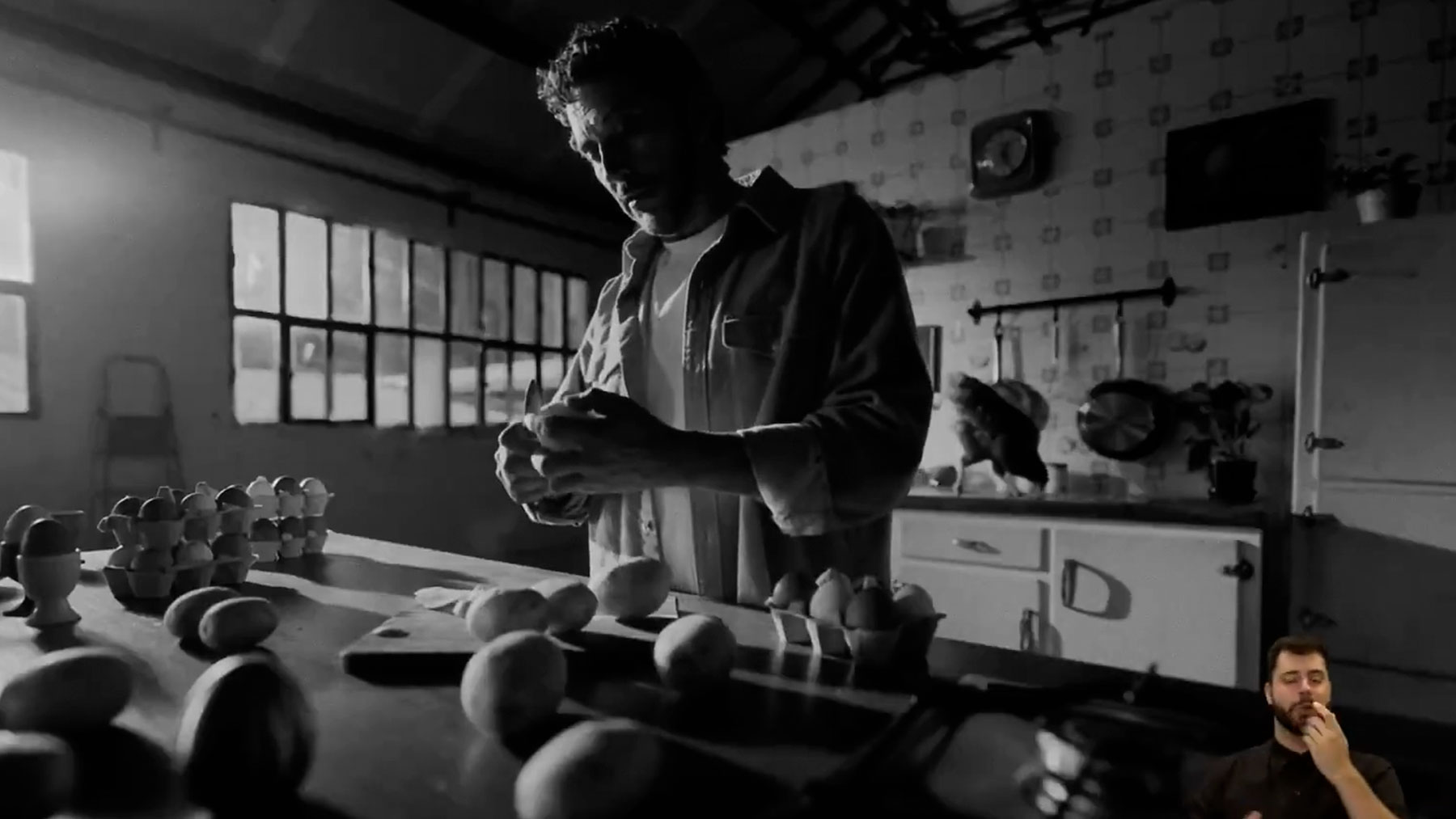 El Gobierno gasta 100.000 € en un anuncio para cambiar «por huevos» las «masculinidades tradicionales»