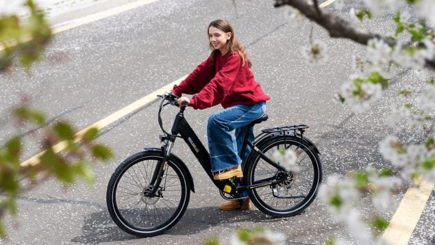 La bicicleta eléctrica perfectas para cualquier ciudad sin importar el desnivel ¡está rebajada casi 700 €!