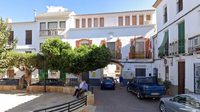 A juicio un ex alcalde socialista de Almería por enchufar a obreros, jardineros, monitores y socorristas