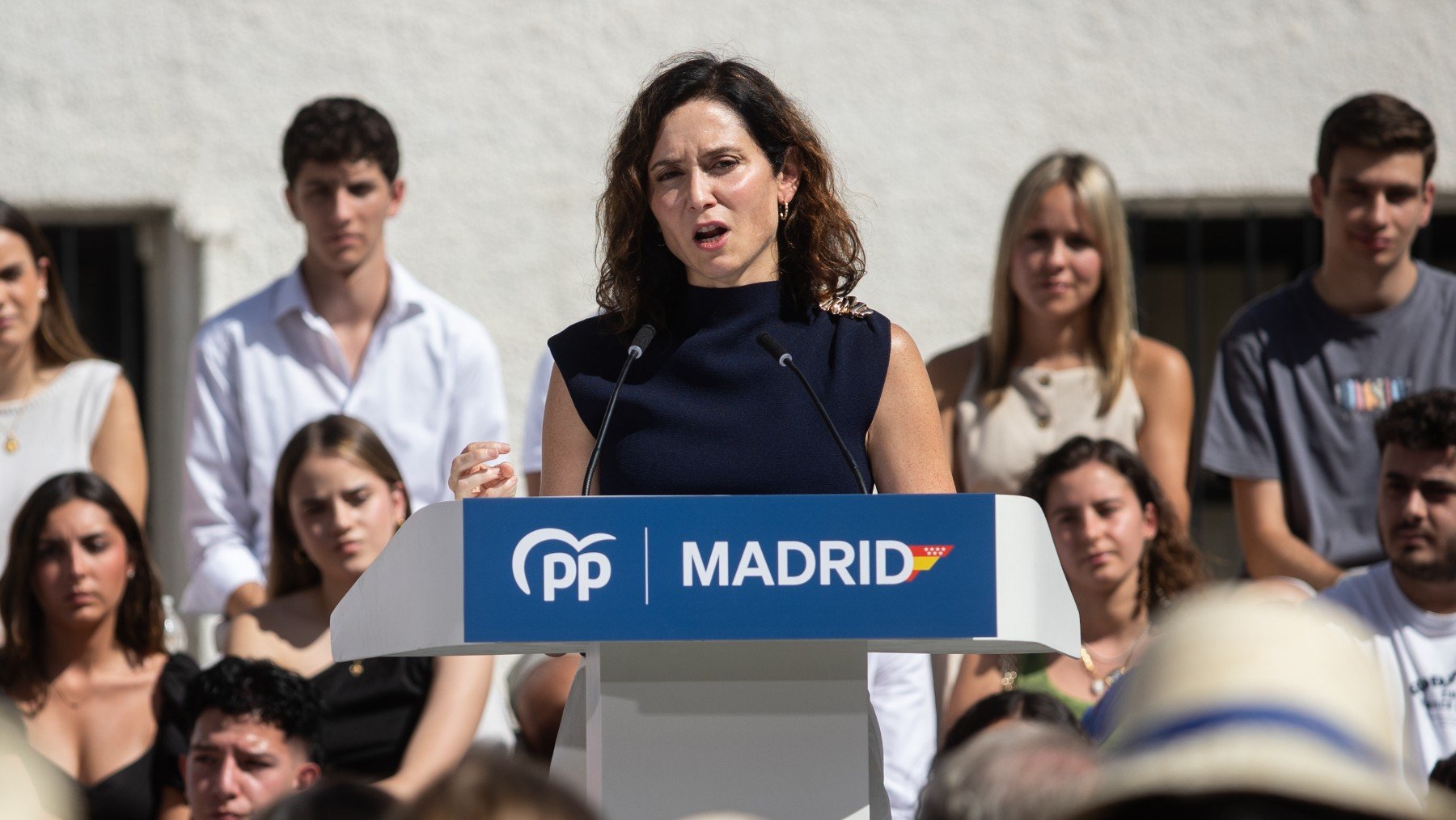 Ayuso apoya el plantón de Feijóo al fiscal general para «no normalizar lo que no es normal»