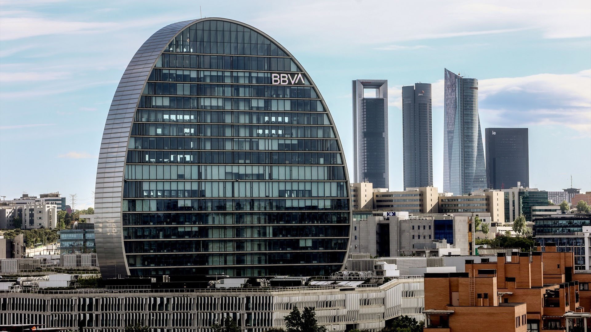 La CNMV aprueba la OPA sin subir el precio: BBVA condenado a mejorarlo si quiere llegar al 50%