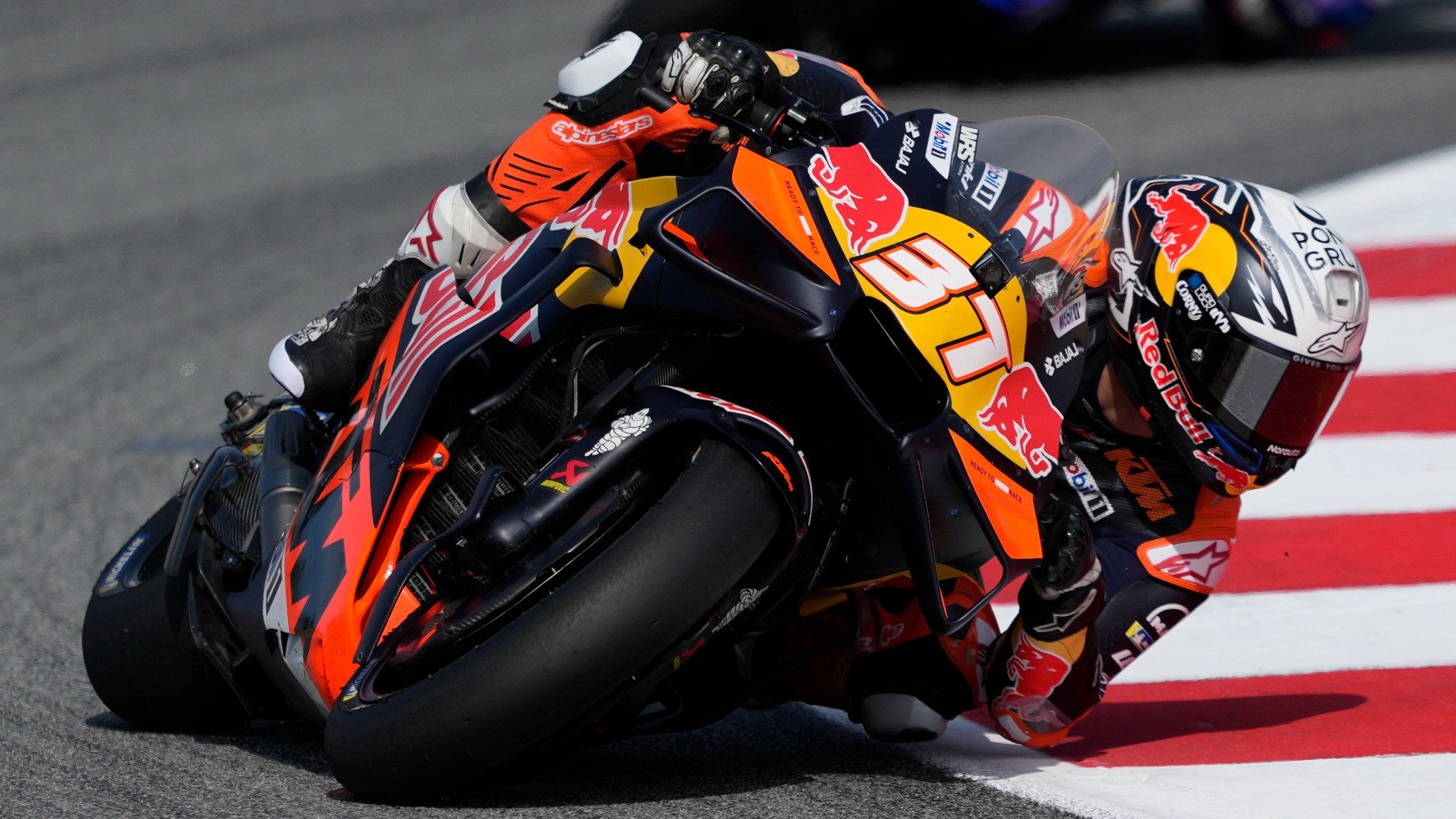 KTM avisa en Montmeló: Binder y Acosta baten a los Márquez y Bagnaia se hunde