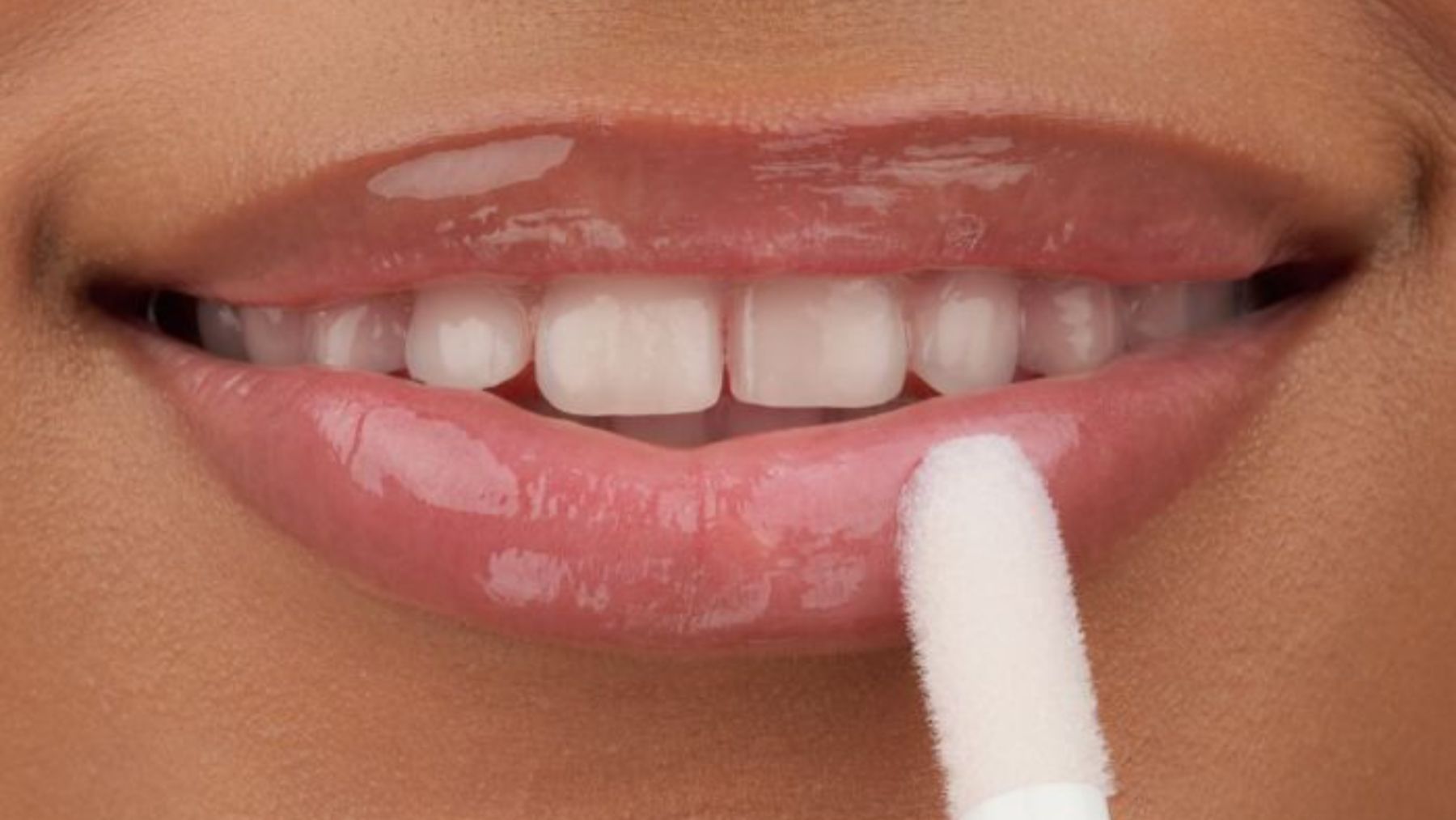 Adiós a los labios cortados: el aceite para labios de 3 euros de Primor que todas las influencers llevan en el bolso