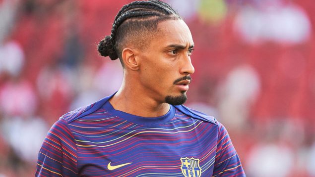 Raphinha, en un calentamiento con el Barcelona. (Getty Images)