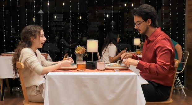 Paula y Jesús en 'First Dates'. (Mediaset)