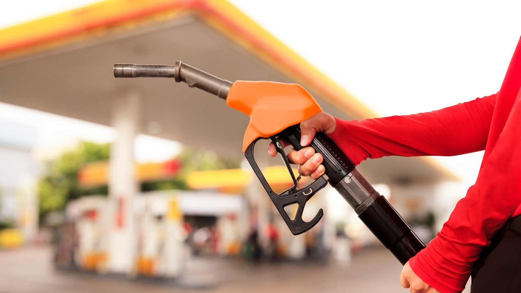 Éste es el dato sobre repostar por la mañana que las gasolineras no quieren que sepas y que podría ahorrarte un dineral