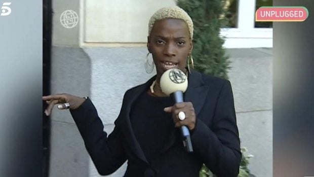 Dnoé Lamiss, hermana de Carolina Sobe, fue reportera de Estas no son las noticias (Mediaset).