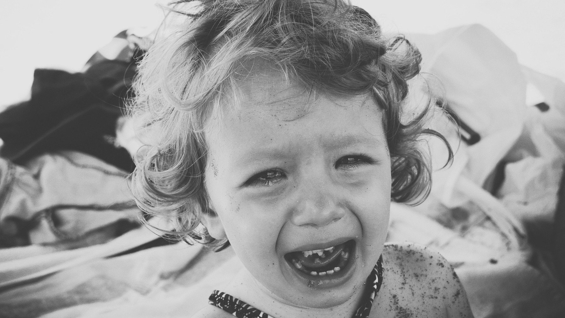 Niña llorando.