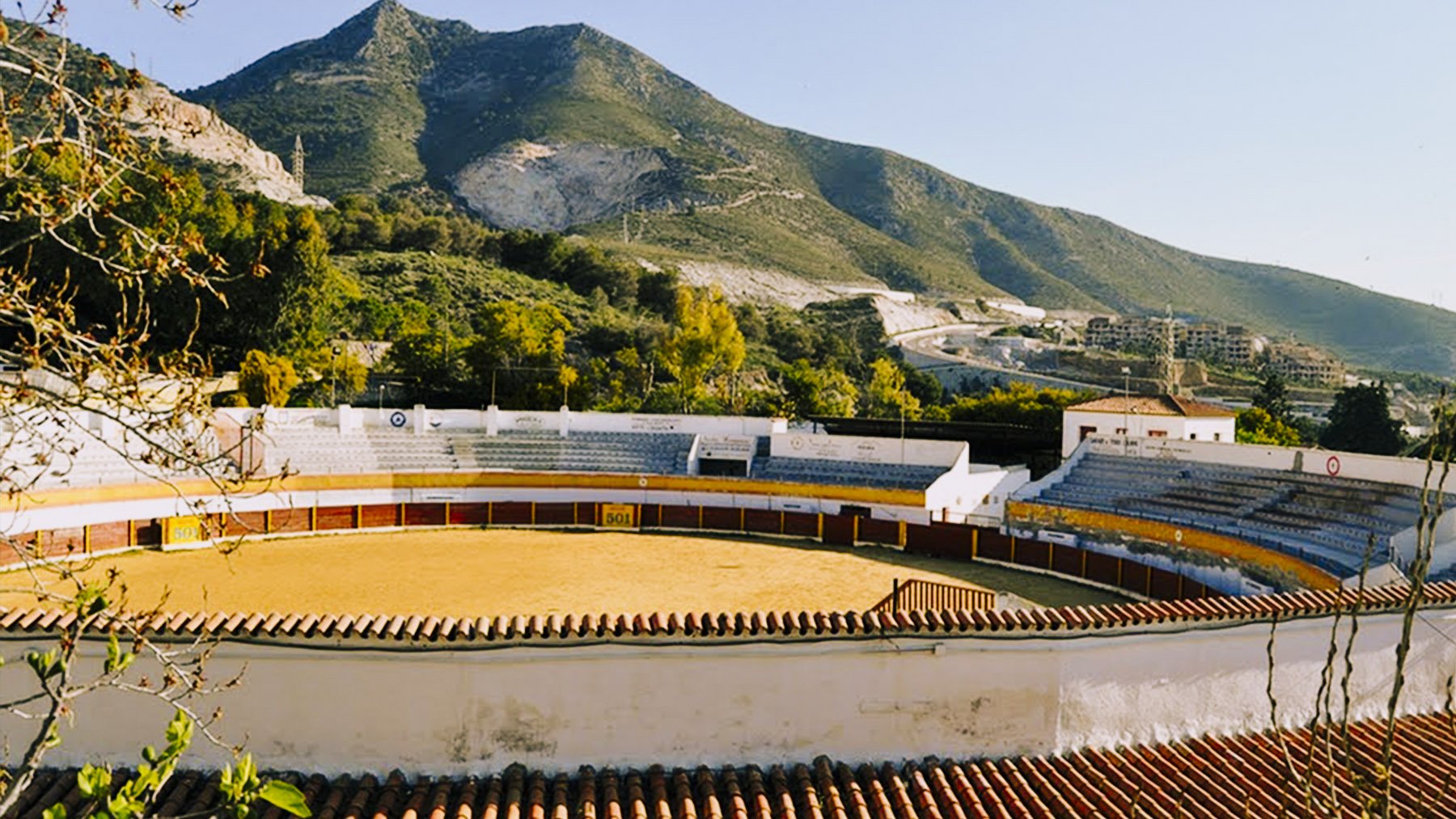 Los vecinos ponen el grito en el cielo: quieren demoler una plaza de toros para construir un parque temático chino