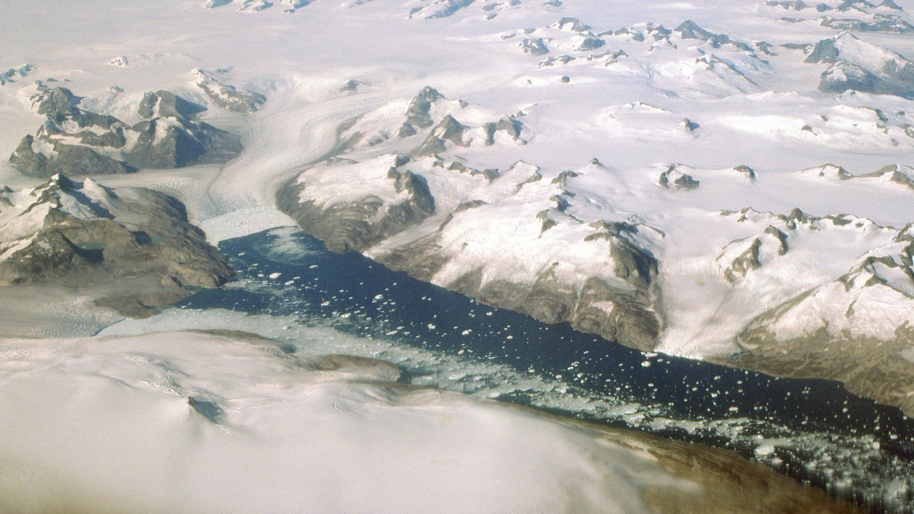 Hallazgo estremecedor: sitúan en Groenlandia micropartículas de un brutal impacto que enfrío la Tierra por 1400 años