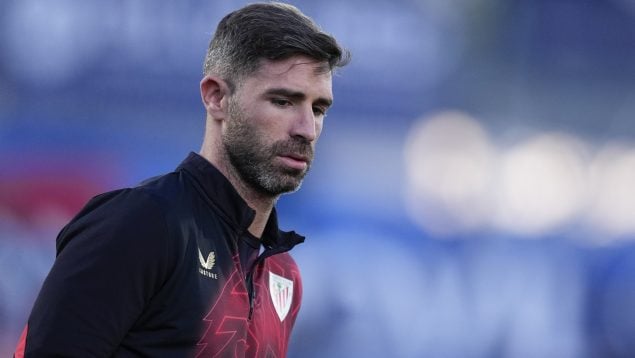 Yeray Álvarez, en un calentamiento con el Athletic. (Europa Press)
