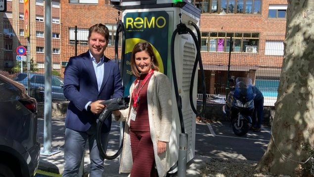 El hospital Ribera Covadonga instala dos puntos de recarga rápida de Remo para coches eléctricos en su párking