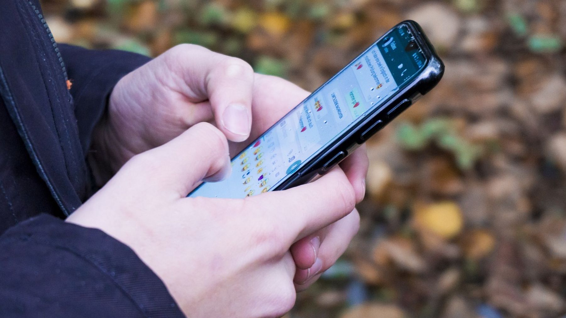 El nuevo mensaje de WhatsApp que está haciendo saltar las alarmas entre los usuarios: qué es y cómo debes actuar