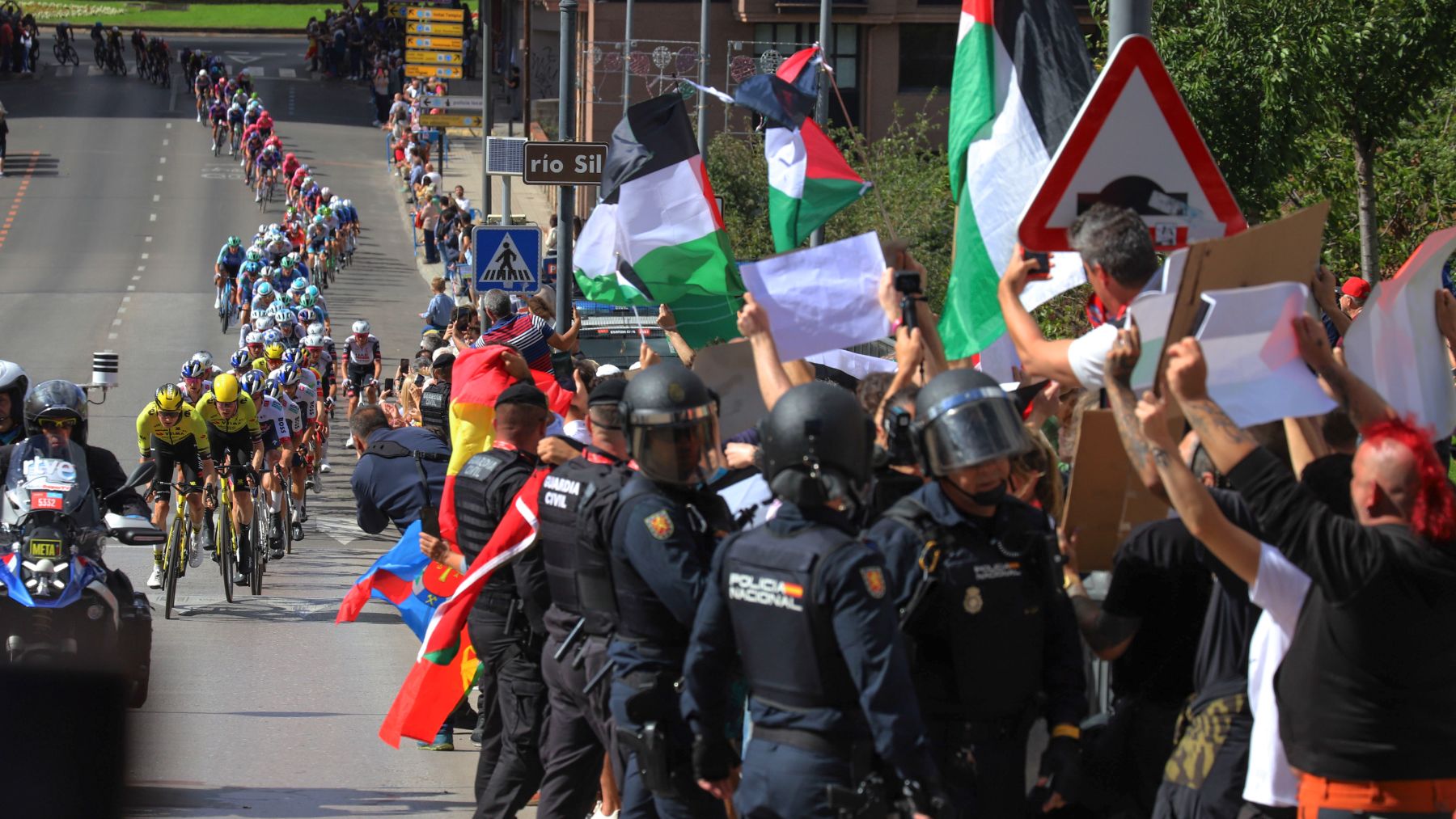 Una Vuelta a España desvirtuada: las protestas propalestinas eclipsan la lucha por la general