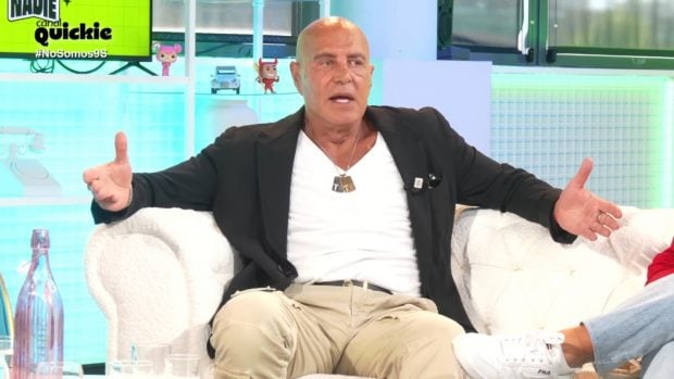 Kiko Matamoros en el plató de 'No somos Nadie' (Canal Quickie).